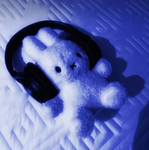 >.< <-