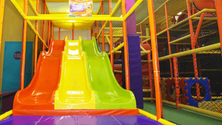 Indoor Playground Rainbow Fun Bouncy Castle Happy screenshot 1