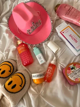 - Rosie's Preppy_Clothing Roblox group icon