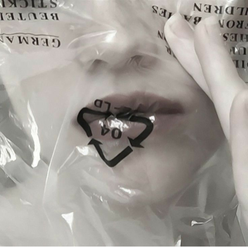 <3