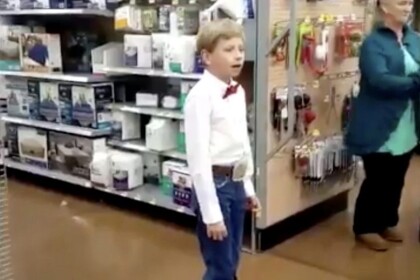 GRANNY POOS IN WALMART