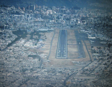 aeropuerto con urbanizaciones 3 