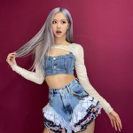 Black pink fans I heart Rosé
