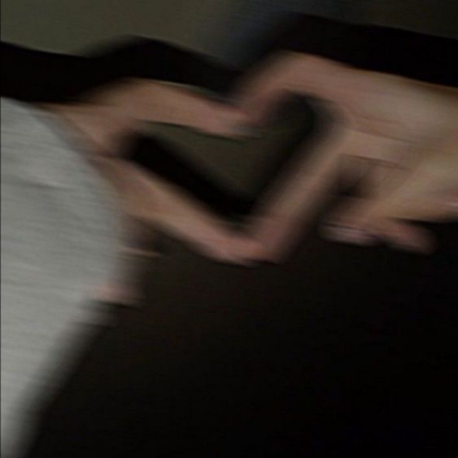 Aesthetic finger heart <3 Roblox decal