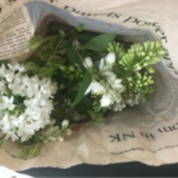 ❀
