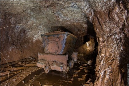 Escape the abandoned mine!