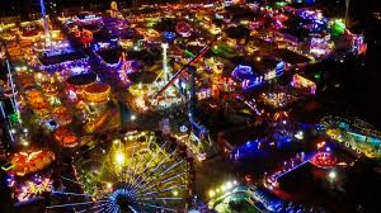 Biggest funfair in roblox screenshot 1