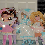 WE LOVE ROYALE HIGH:D