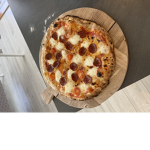 STRANGER THINGS PINEAPPLE PIZZA IS THE BEST<3