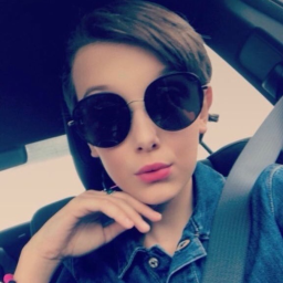 🎄Millie Bobby Brown Simulator!🎄