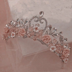 ($_$)>-:*Elegant Regalia*:-<($_$)