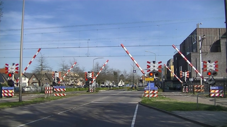 railroad crossing dutch and germany screenshot 1