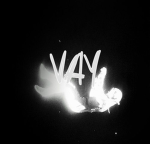 VAY シ