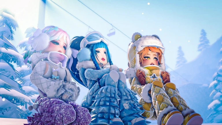 ภาพทางการ Royale High แสดงตัวละครสามคนในชุดฤดูหนาว