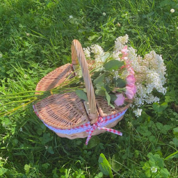 ❀