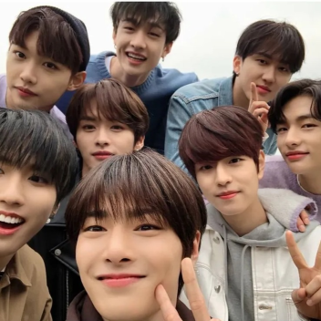 StrayKids everywhere even at the mac broo (UPDATE)