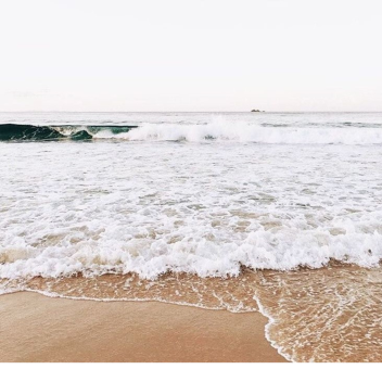 beach con