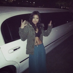 𝖤