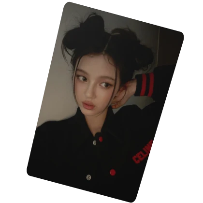 HUH YUNJIN || LE SSERAFIM PHOTOCARD | Roblox Item - Rolimon's