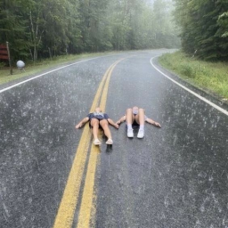 <3