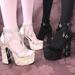 *:･