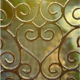 *｡❀°.