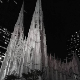 ⛧