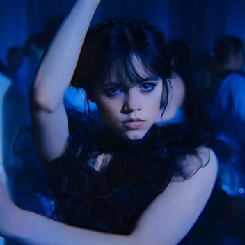 ◤ 𝖈𝖔𝖒𝖊𝖘 𝖚𝖕 🕷 ◥ 