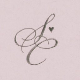 ꒰