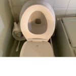 Toilet feet