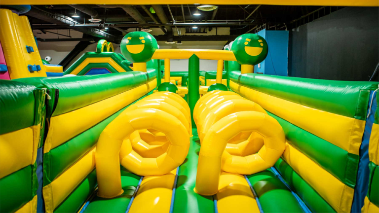 Outdoor Rainbow Water Park Playground screenshot 3