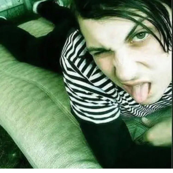 FRANK IERO WORSHIPPING CLUBROOM