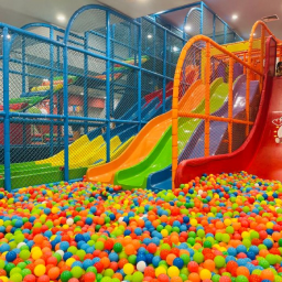 Fun Bouncy House Obby For Prize 😄🎁