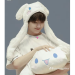 Hello I will give robux to my friends