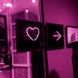 <3