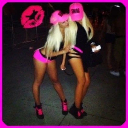 Barb!e Twinz Roblox group icon