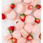 Strawberry macaroon club