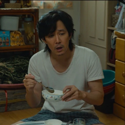 gi hun eating like a big back
