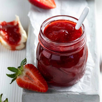 strawberry jam with sugar