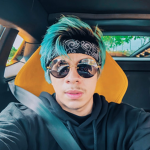 sepatu merah celana biru ku tak peduli