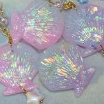 glimmery seashell