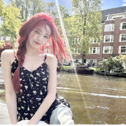 ❀