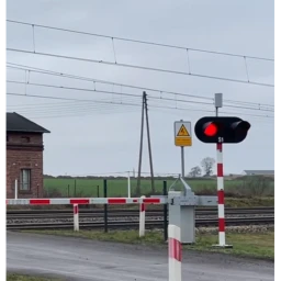 Przejazd kolejowy na ul. Śmigi w Poznaniu. icon