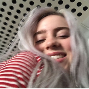 ∩ʍ∩