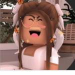 TeA of Bloxburg And Royale High!