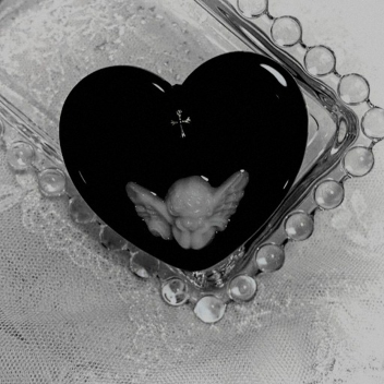 ✞