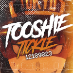 多 Tooshie Tickle