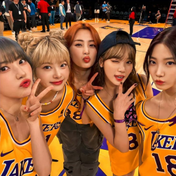 lakers with le sserafim