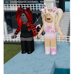 Youtubers hangout + San na and Moody holding hands