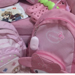 •⩊•